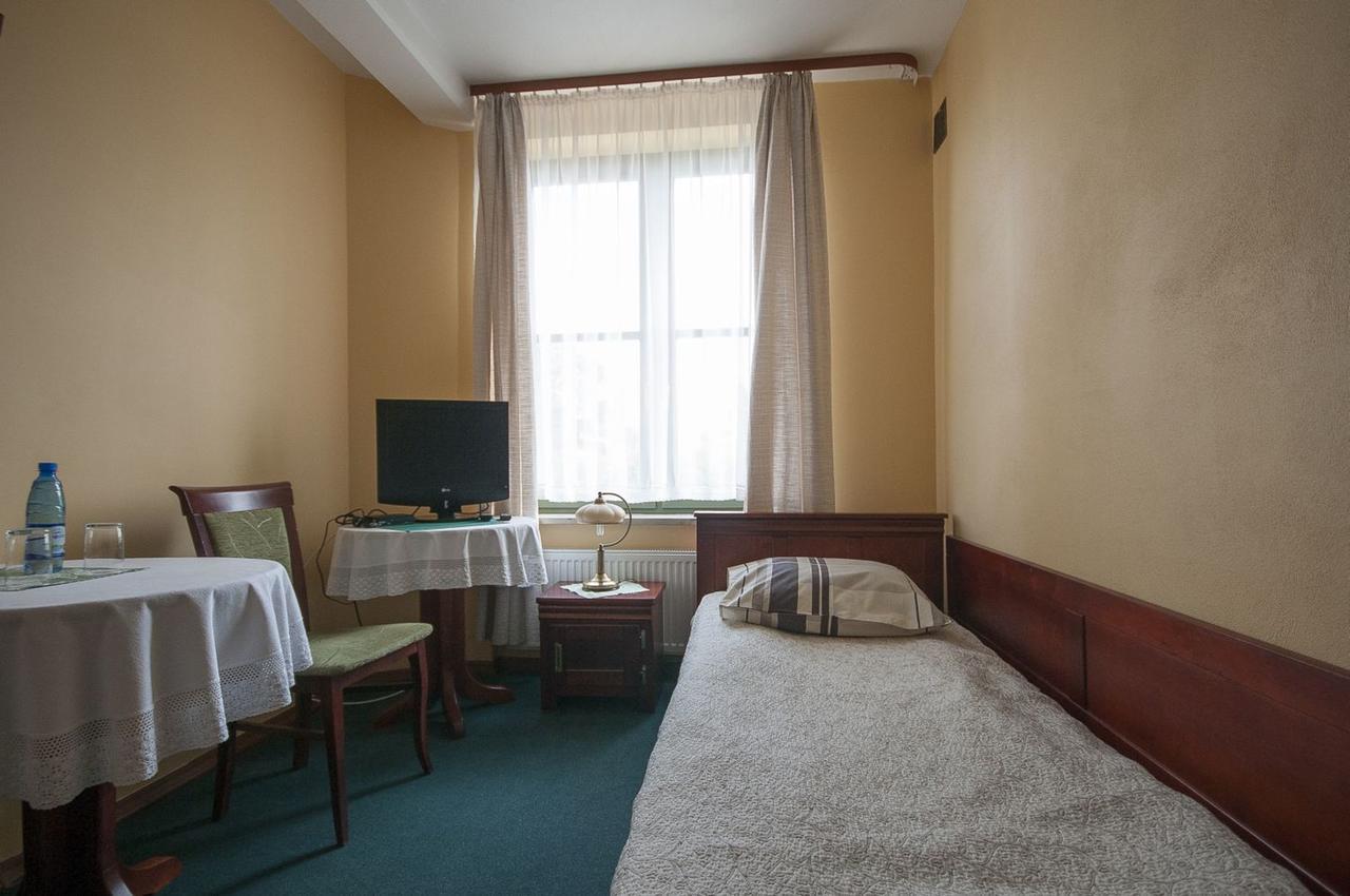 Hotel Restauracja Pod Parowozem Ostrowiec Świętokrzyski Extérieur photo
